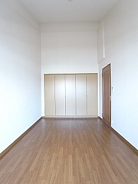 ファミリーでも寝具を並べておけます。