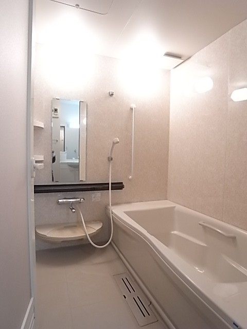 足をしっかり伸ばして入浴可能！この広さはなかなかありません！160×160サイズ