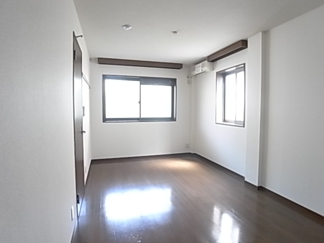 ベッドルームになる洋室。幅315×奥435（収納位置により変化）×高240