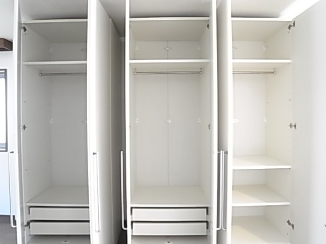 可動式収納。洋服がたくさん入ります！幅250×奥50×高220