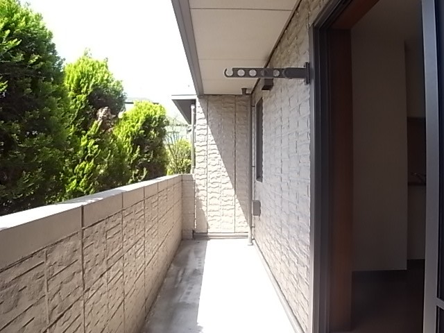 洋服やお布団をたくさん干せるバルコニー！幅520×奥125