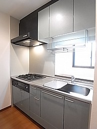 収納棚も多くキッチンをすっきり綺麗に見せます！