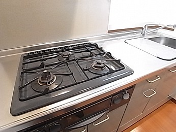 システムキッチンガス3口グリル付き！