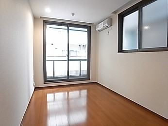 洋室は5.8帖！2面採光！