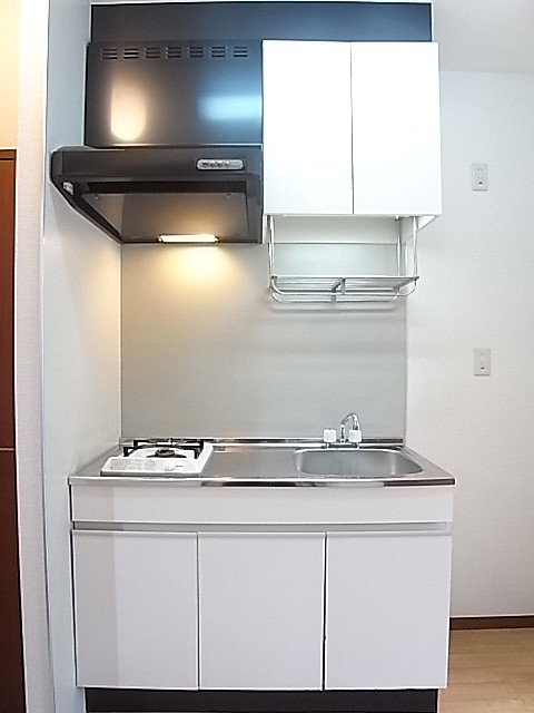 ホワイトの清潔感のあるキッチン