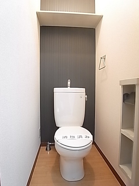 物を置けるペーパーホルダーが便利