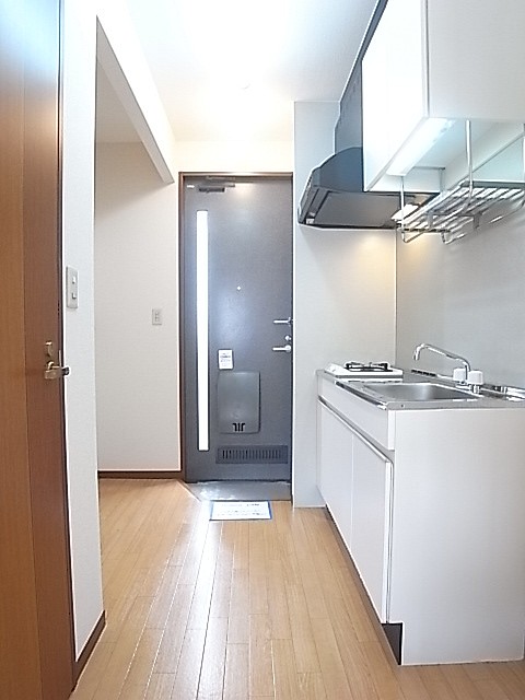 室内から玄関方向を撮影！