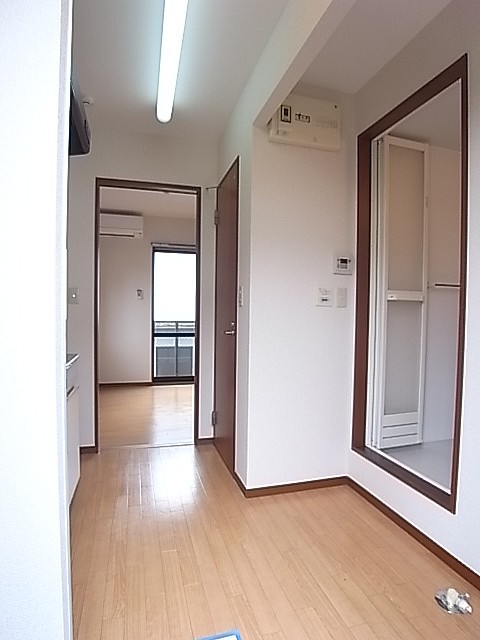 玄関から室内方向を撮影！