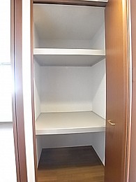 廊下の収納。これだけでも十分な広さです！