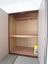 奥行きのある押入れでたっぷり収納できます！