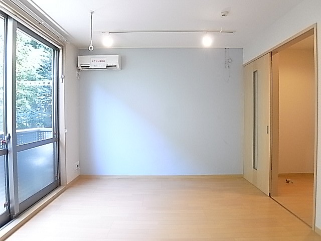 アクセントクロスとスポットライトでオシャレ空間演出をお手伝い！