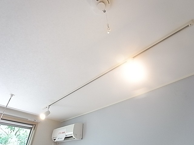 洋室のスポットライト！