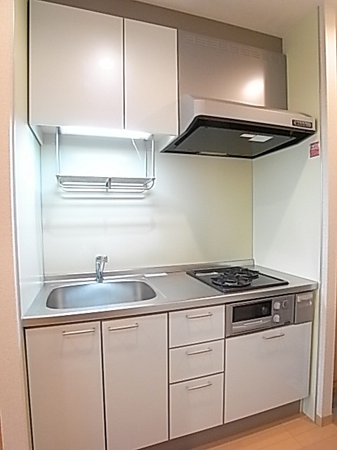 収納豊富で綺麗で明るいキッチンです！