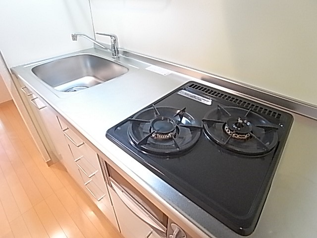 システムキッチンガス2口グリル付き！お料理好きにも満足です！