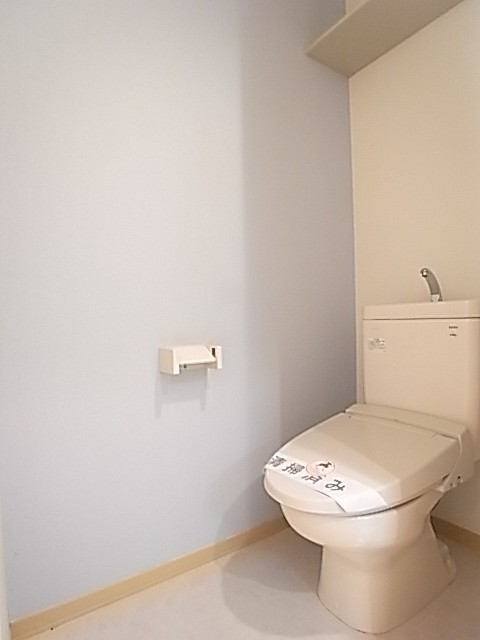 アクセントクロスを採用したトイレスペース！