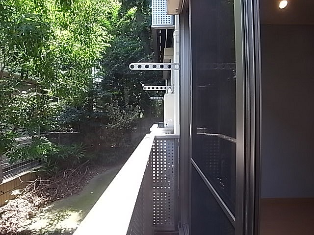 バルコニーではないですが手すりがついているので布団もしっかり干せます！
