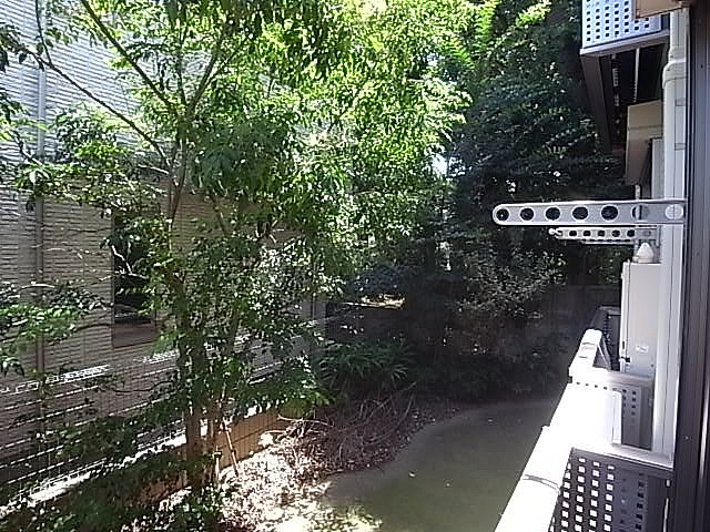 南西方面の眺望。緑多く和める環境！