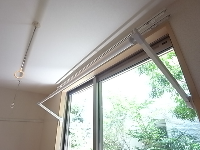 レバータイプの室内物干し機