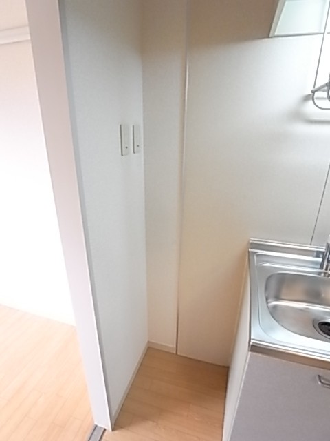 冷蔵庫置場　【写真はリノベーション前のもの】