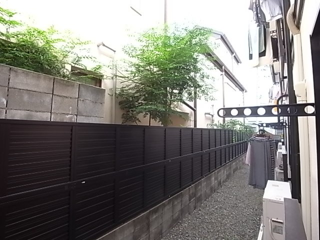 東南方面の眺望　前面建物まで2.5ｍ