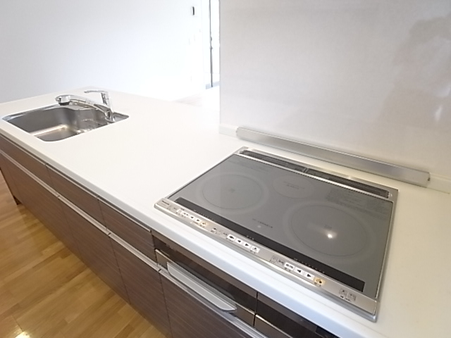 キッチンはIHクッキングヒーター3口でグリル付きです！