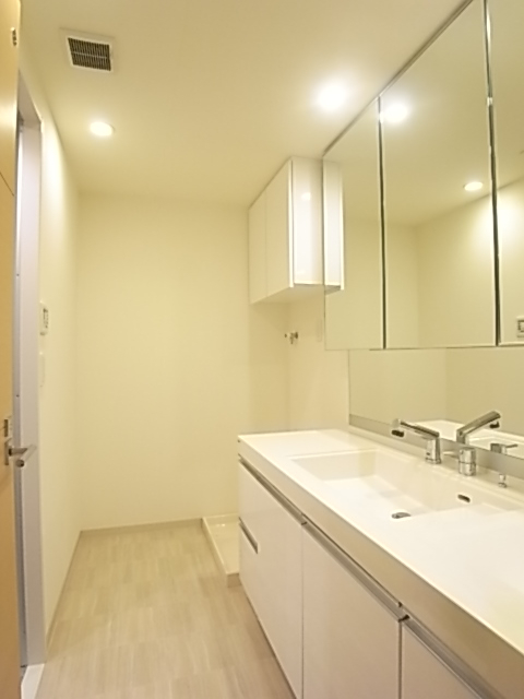 洗面脱衣所も広くて使いやすい。