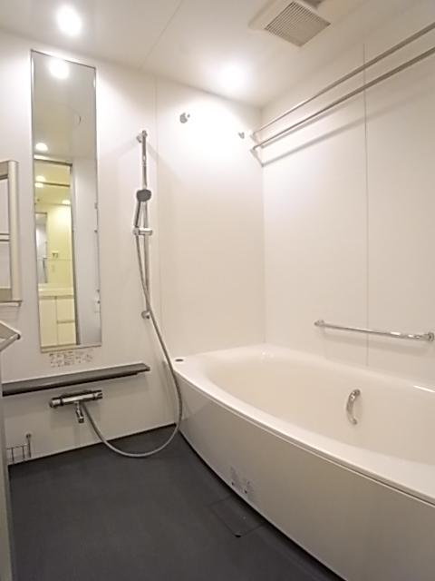 浴室ももちろん大型です！一日の疲れをゆっくりと癒してください。