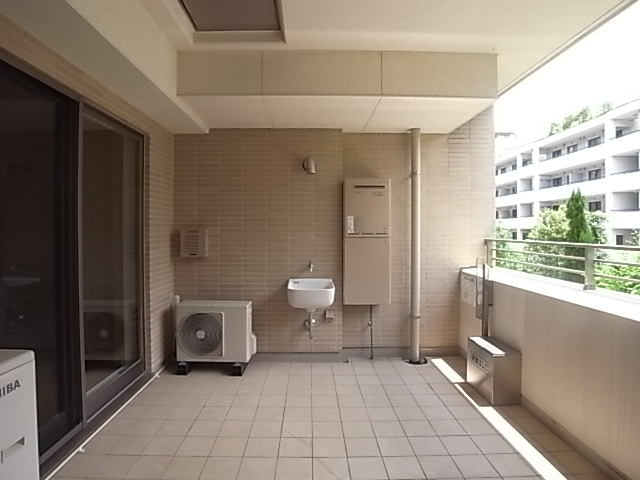 バルコニーは２way。広くて開放的です！