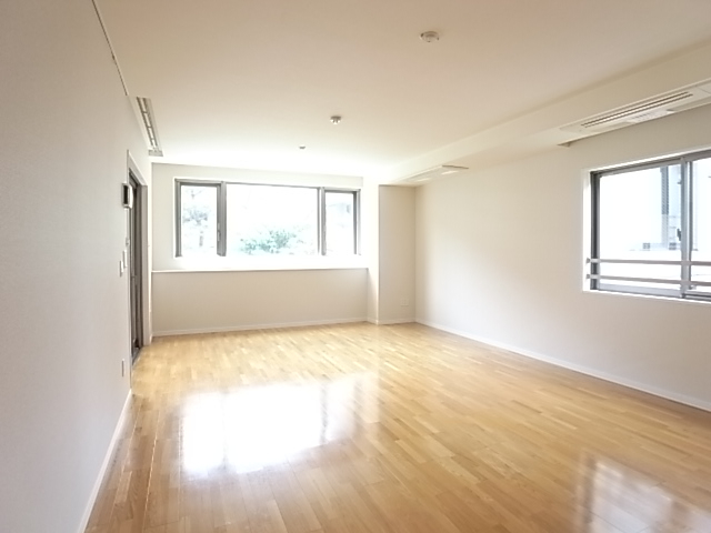 23.3帖の広いリビング。