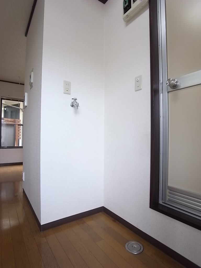 洗濯機置場は浴室の横です！