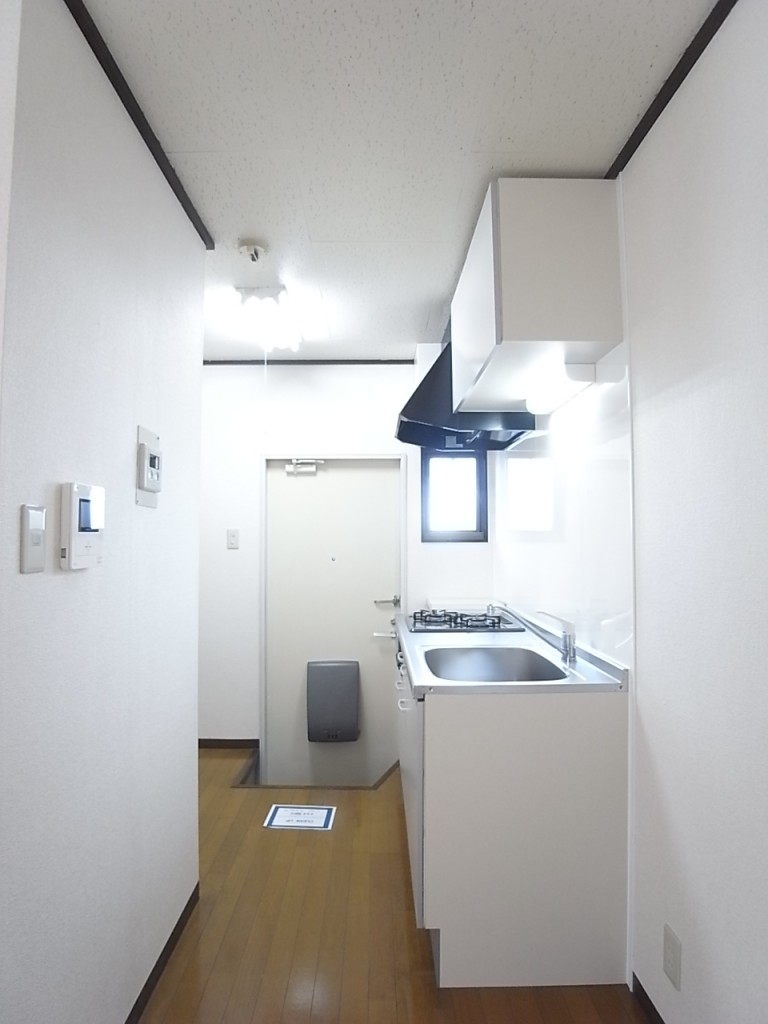お部屋から玄関方面を撮影しました。