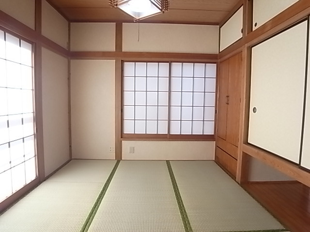畳のにおいが郷愁を誘います。