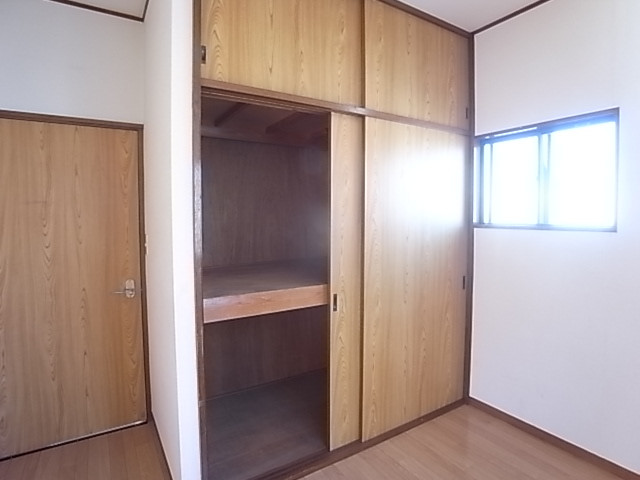 納戸にも収納が！