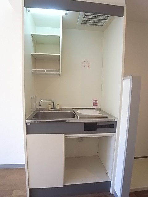 かつて身に冷蔵庫があった場所は収納として利用できます！