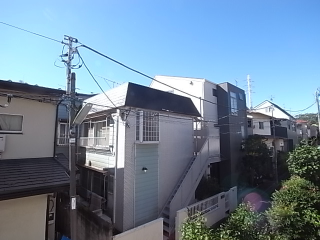 南西方向。一日しっかり日が当たります