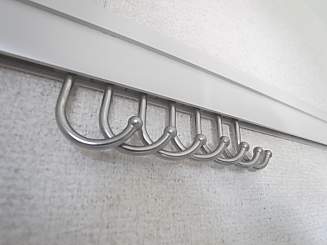 普段使いの洋服をかけておく事ができます！