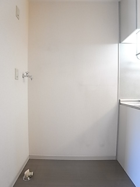 冷蔵庫と洗濯機置場。スペースにゆとりあり！