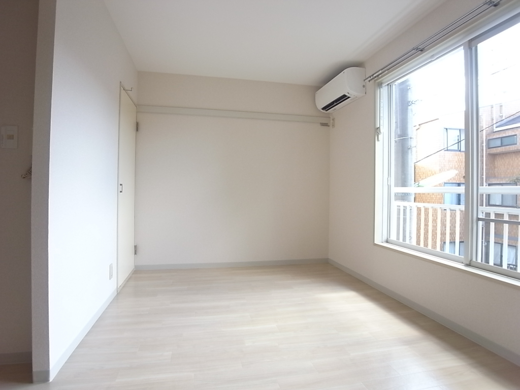 南向きで日当たりの良い洋室！