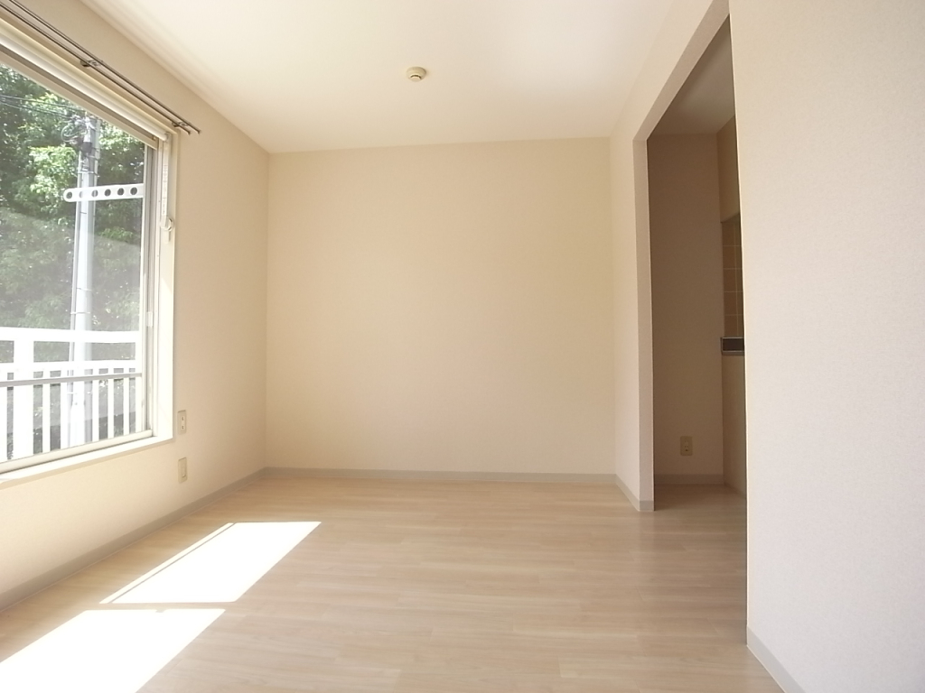 キッチンとお部屋はカーテンで仕切っても。