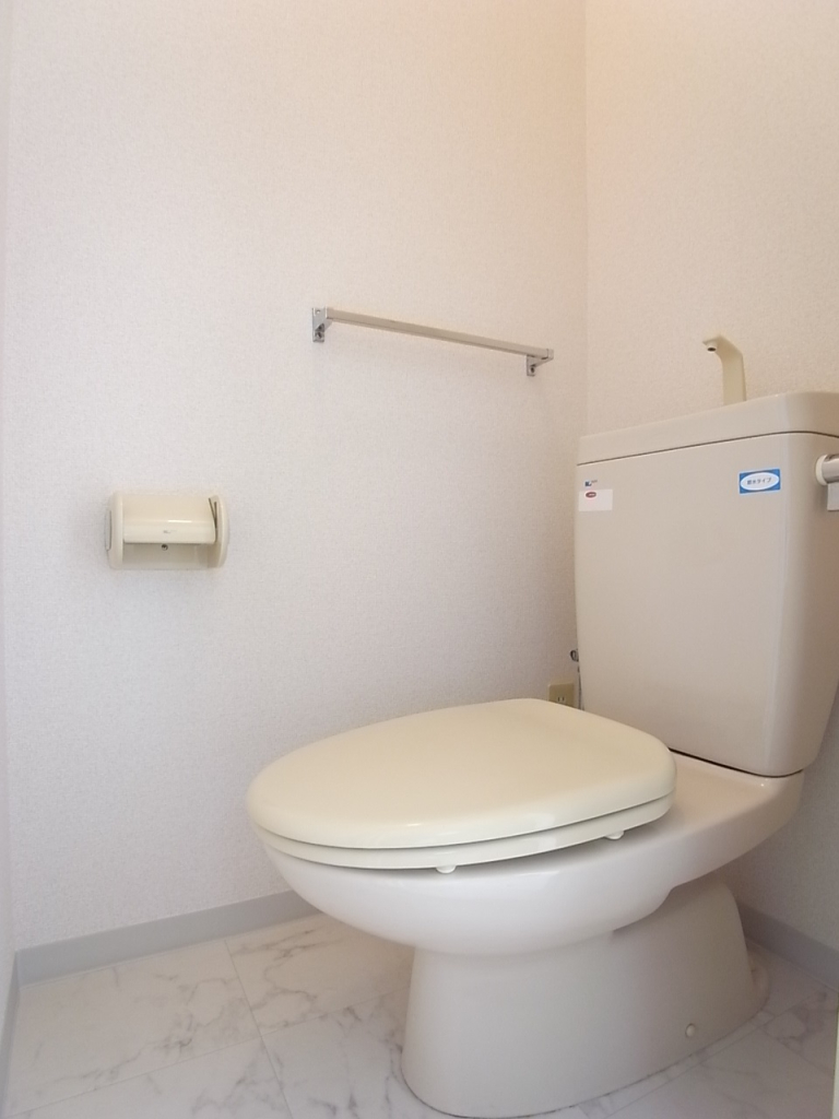 明るく清潔感あるトイレ！