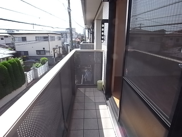 洗濯物がたくさん干せる、日当たりのよいバルコニー！