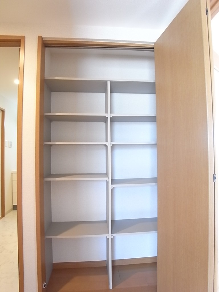 廊下収納。便利にお使いいただけます！