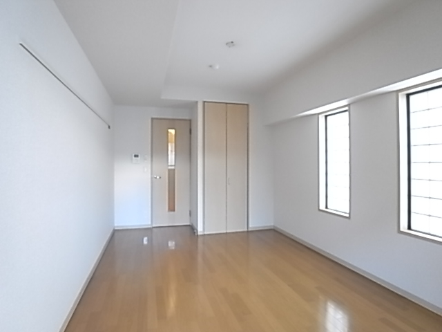 北東の角部屋2面採光で明るい！