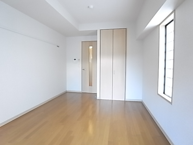 使い勝手のいい形をした洋室！