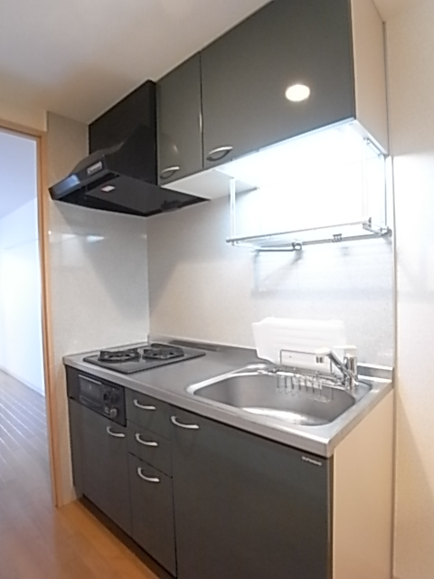 一人暮らしでは十分な広さのキッチンです！ 