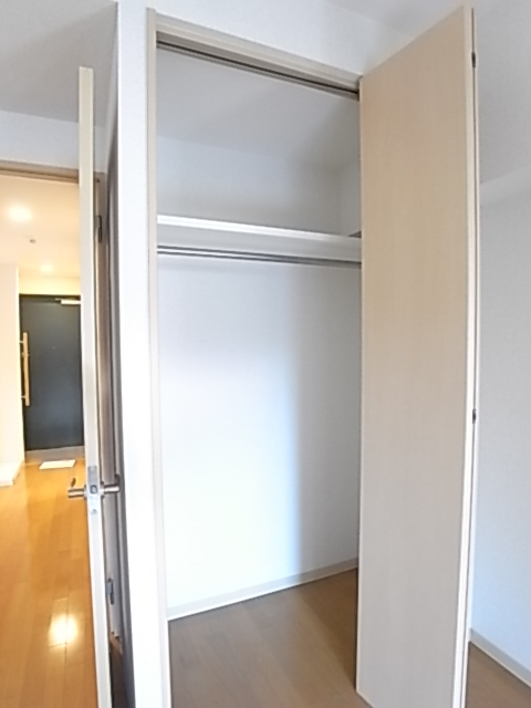 収納は扉の部分だけでなく少し奥までございます！