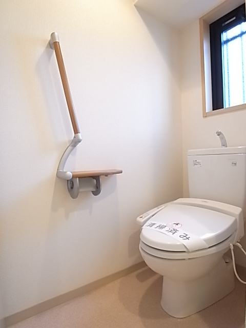 換気窓がついた温水洗浄便座です！