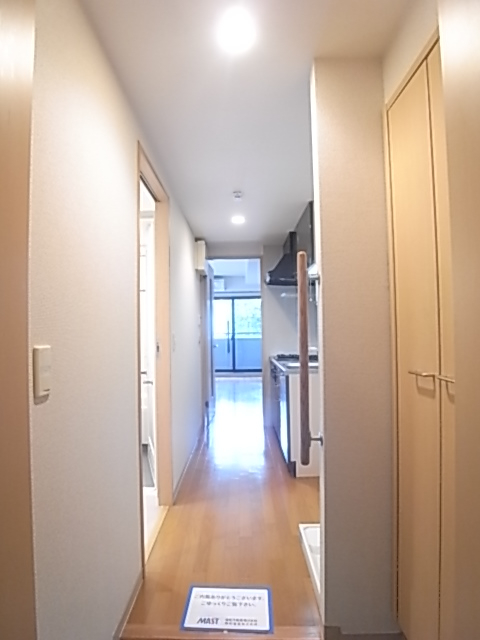 玄関から洋室方面を撮影！