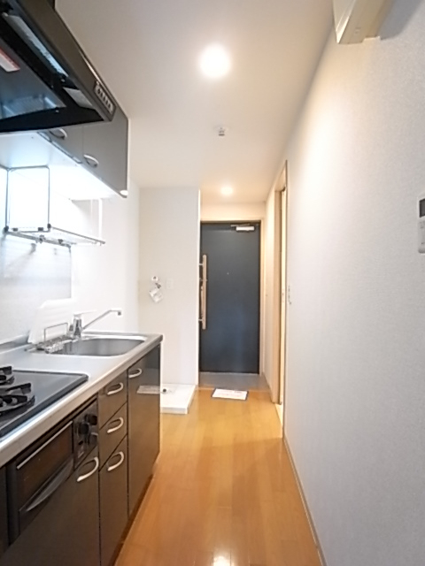 洋室から玄関方面を撮影した写真です！