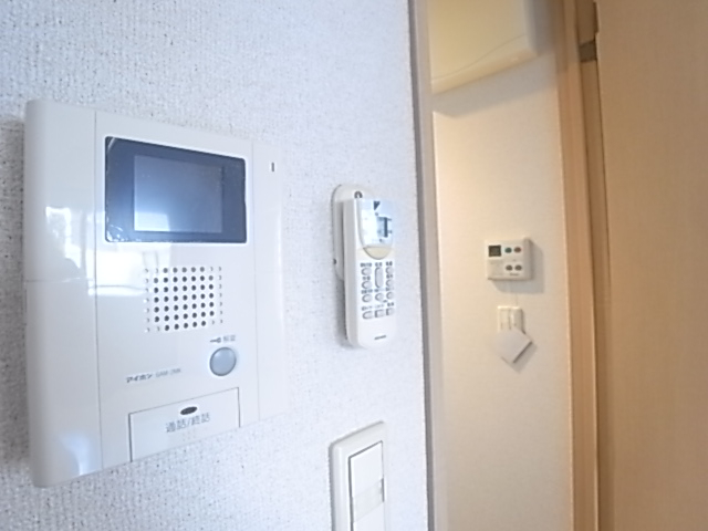 来客はまずモニターホンで確認を！